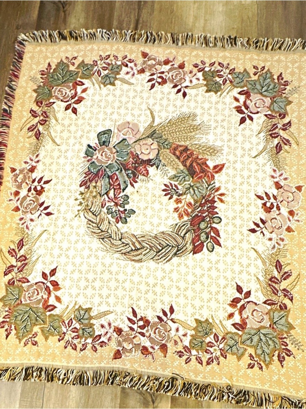 Floral Wreath Decorative Throw Blanket in Cream and Tan